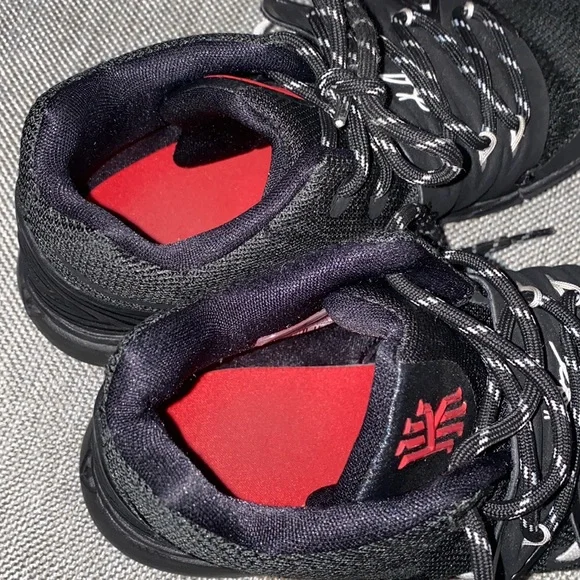 Nike Kyrie 5 red carpet youth size 3Y boy’s black basketball shoes sneakers - Picture 3 of 8